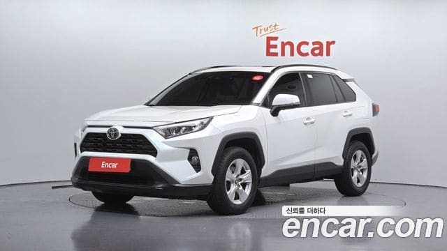 Toyota RAV4 — фото 1