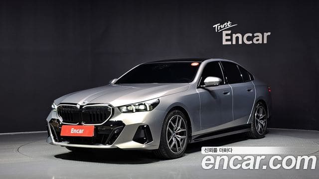 BMW 5 Series — фото 1