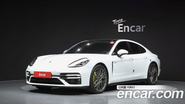 Porsche Panamera — фото 1