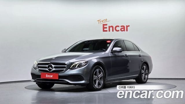 Mercedes-Benz E-Class — фото 1