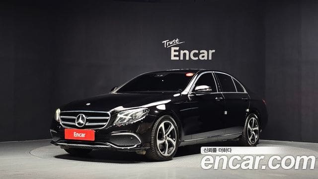 Mercedes-Benz E-Class — фото 1