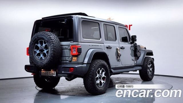 Jeep Wrangler — фото 1