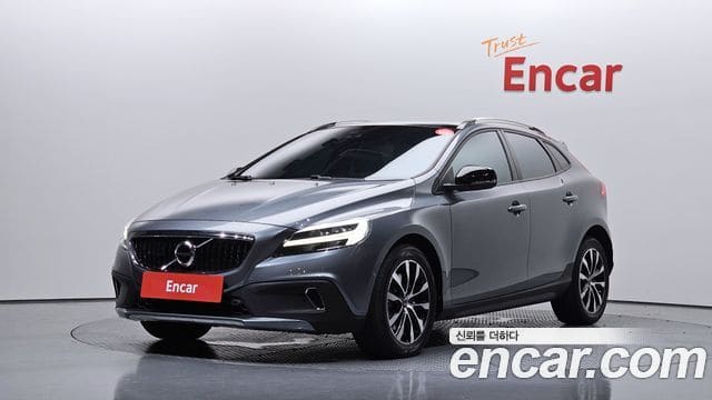 Volvo V40 Cross Country — фото 1