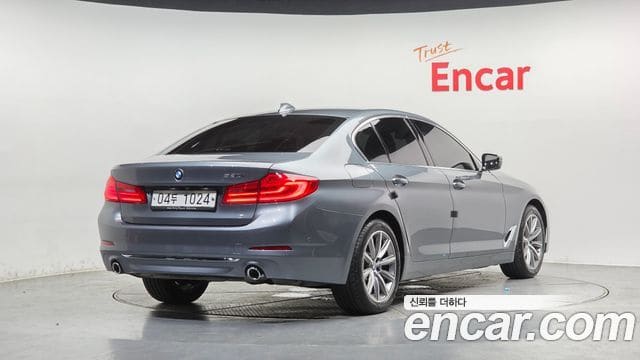 BMW 5 Series — фото 1