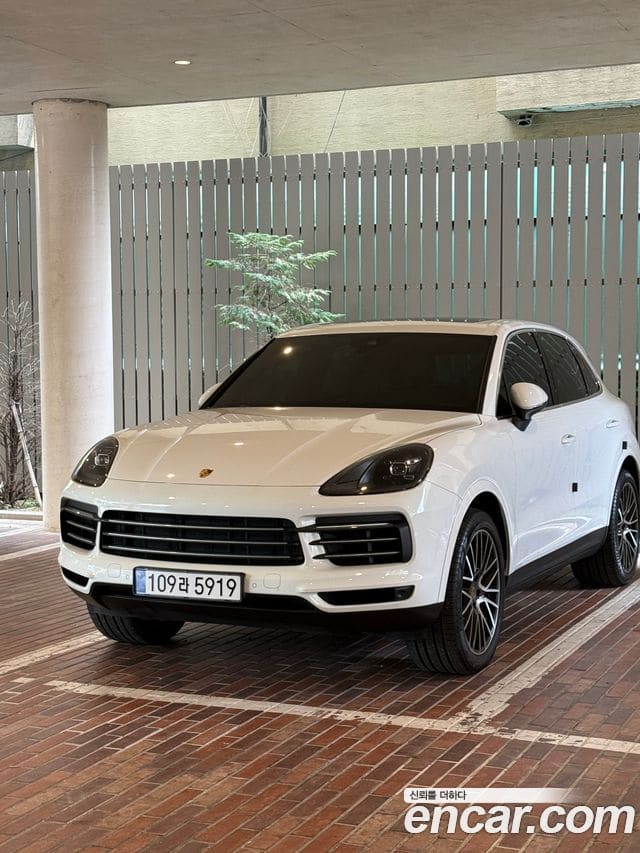 Porsche Cayenne — фото 1