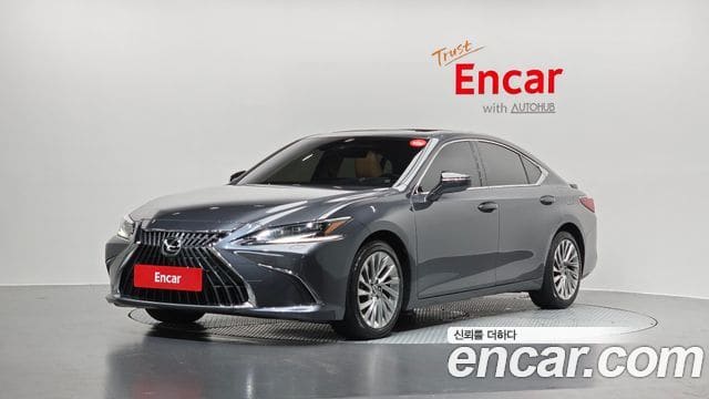 Lexus ES300h — фото 1