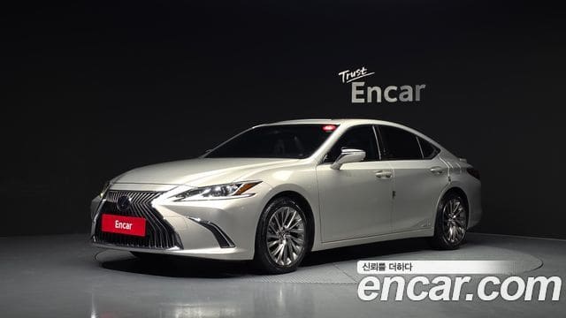 Lexus ES300h — фото 1