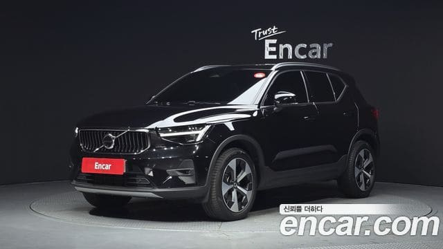 Volvo XC40 — фото 1