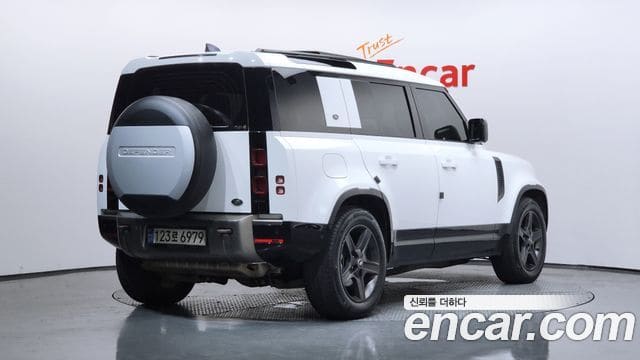Land Rover Defender — фото 1