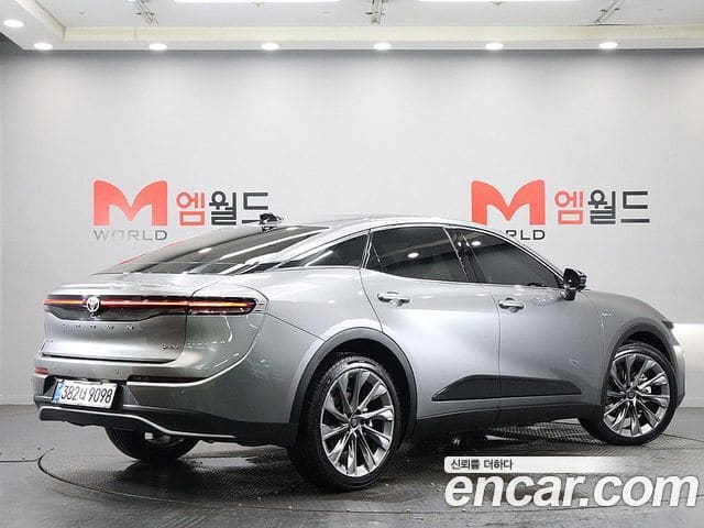 Toyota Crown Crossover — фото 1