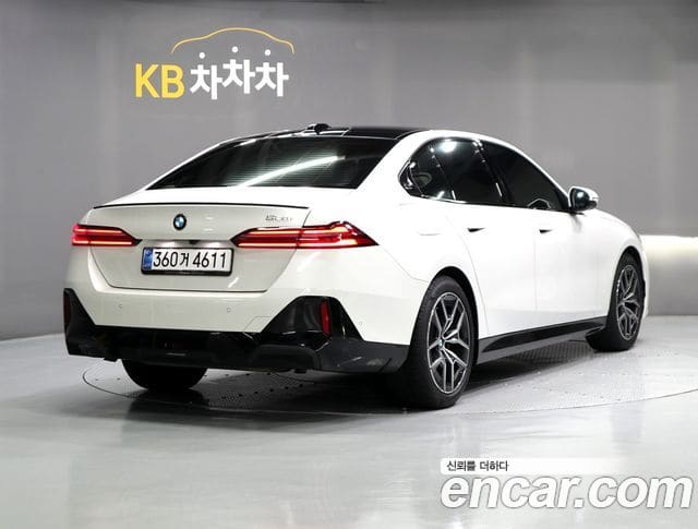 BMW 5 Series — фото 1