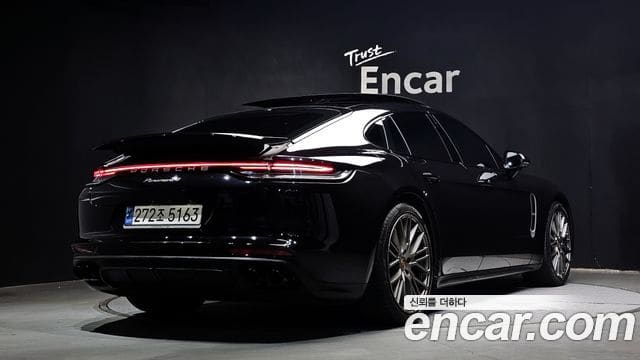Porsche Panamera — фото 1