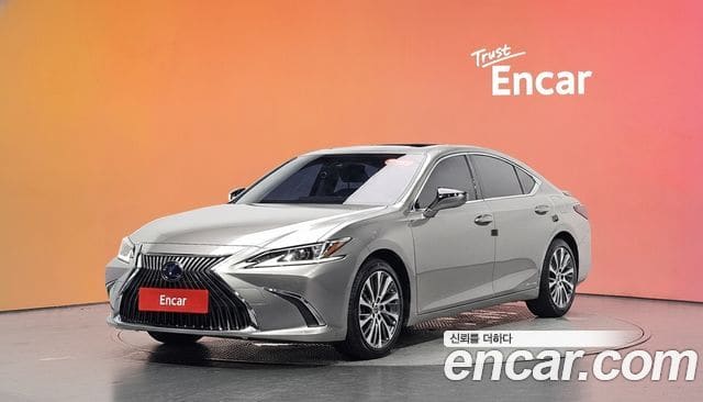 Lexus ES300h — фото 1