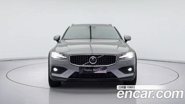 Volvo V60 Cross Country — фото 1