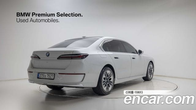 BMW 7 Series — фото 1
