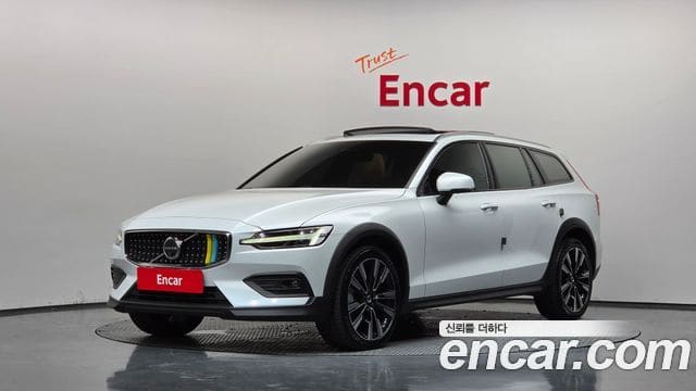 Volvo V60 Cross Country — фото 1