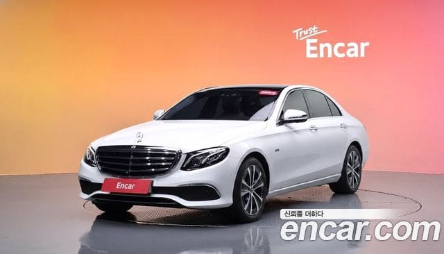 Mercedes-Benz E-Class — фото 1