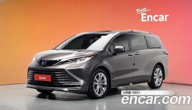 Toyota Sienna — фото 1
