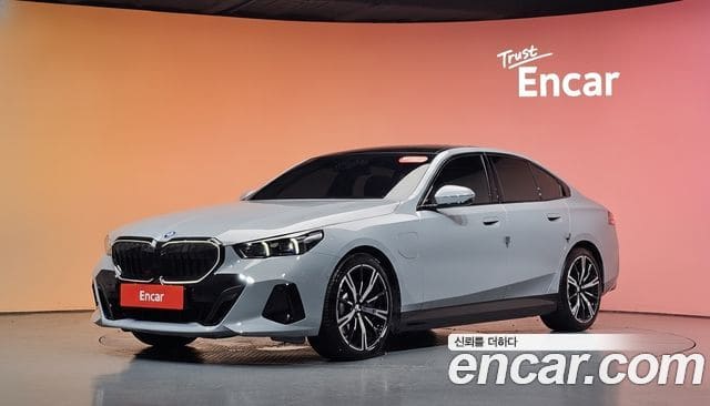 BMW 5 Series — фото 1