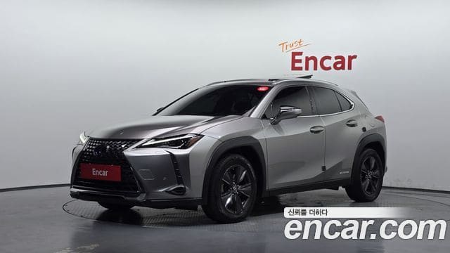 Lexus UX250h — фото 1