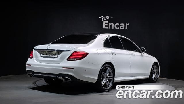 Mercedes-Benz E-Class — фото 1