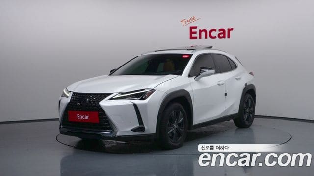 Lexus UX250h — фото 1