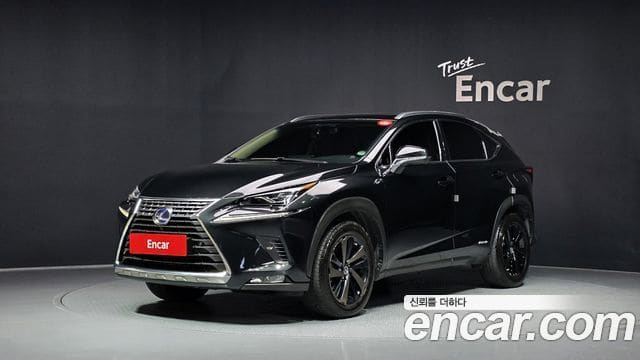 Lexus NX300h — фото 1