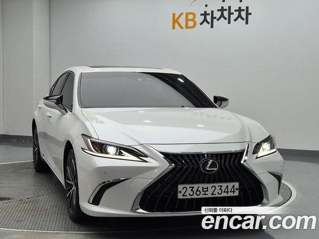 Lexus ES300h — фото 1