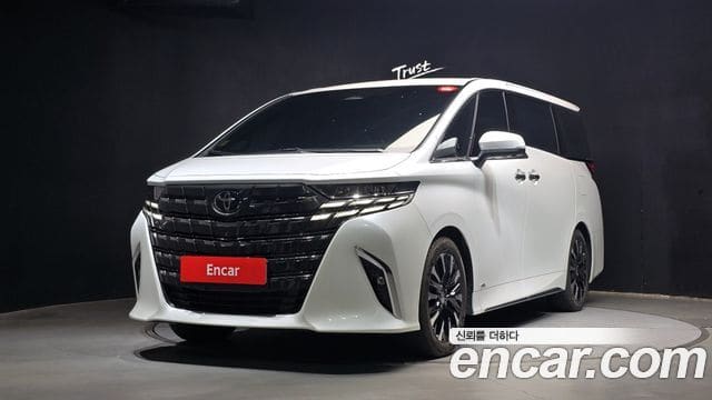 Toyota Alphard — фото 1