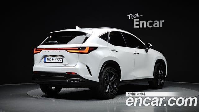 Lexus NX350h — фото 1