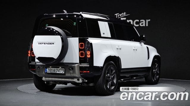 Land Rover Defender — фото 1
