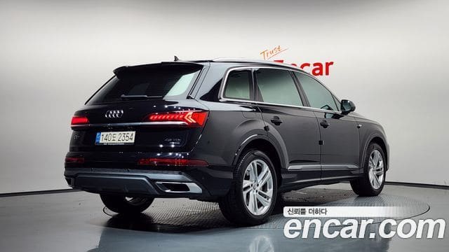 Audi Q7 — фото 1