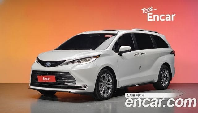 Toyota Sienna — фото 1