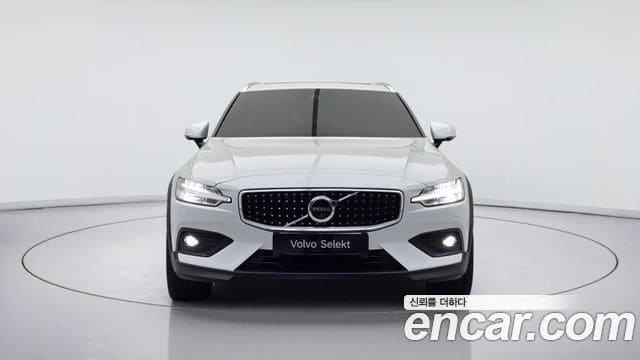 Volvo V60 Cross Country — фото 1