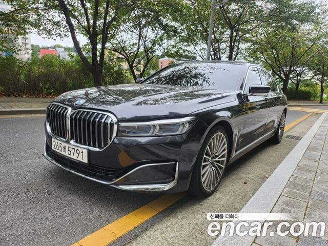 BMW 7 Series — фото 1