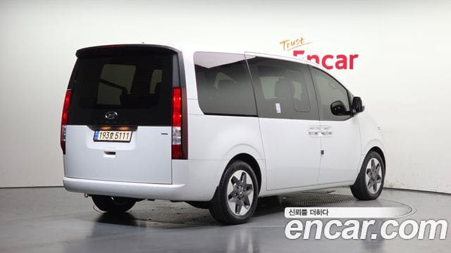 Hyundai Staria — фото 1