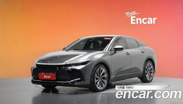Toyota Crown Crossover — фото 1