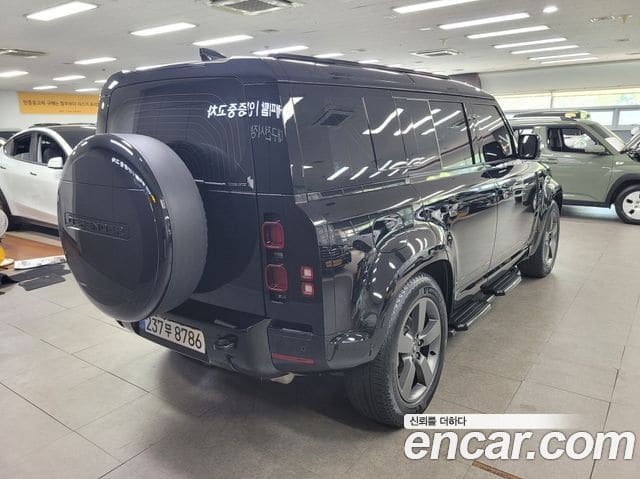Land Rover Defender — фото 1