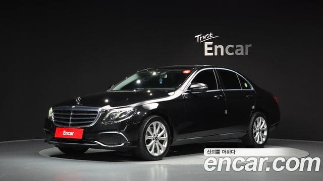 Mercedes-Benz E-Class — фото 1