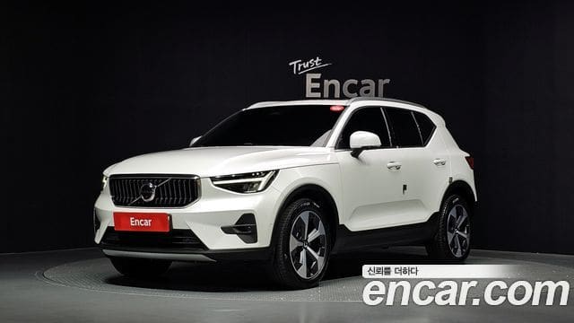 Volvo XC40 — фото 1