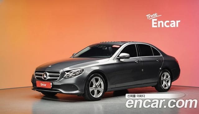 Mercedes-Benz E-Class — фото 1