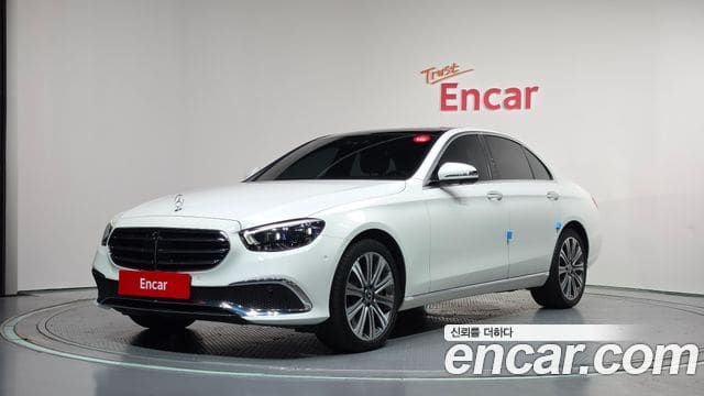 Mercedes-Benz E-Class — фото 1