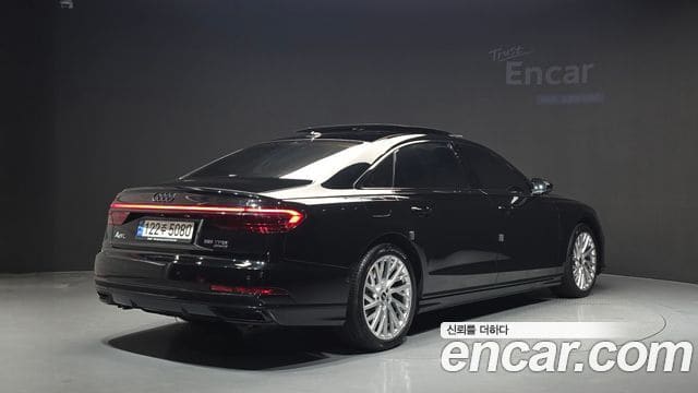 Audi A8 — фото 1