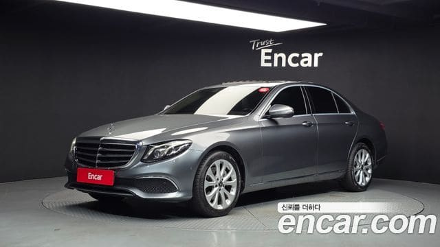 Mercedes-Benz E-Class — фото 1