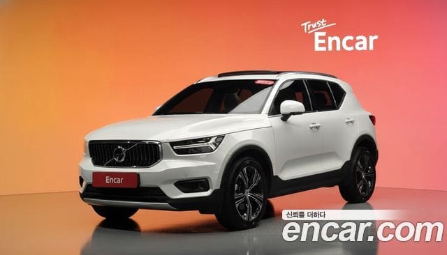Volvo XC40 — фото 1