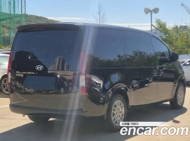 Hyundai Staria — фото 1