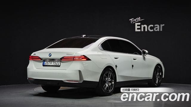 BMW 5 Series — фото 1