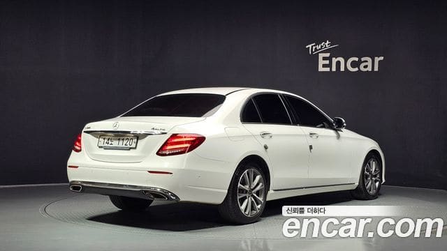 Mercedes-Benz E-Class — фото 1
