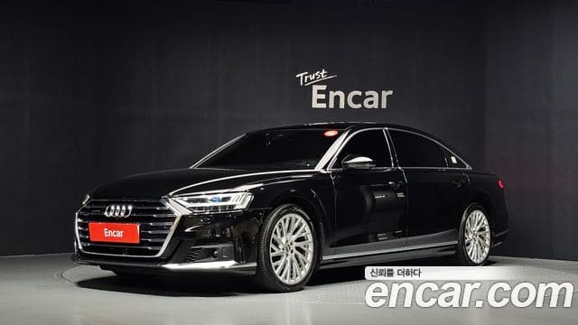 Audi A8 — фото 1