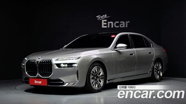 BMW 7 Series — фото 1